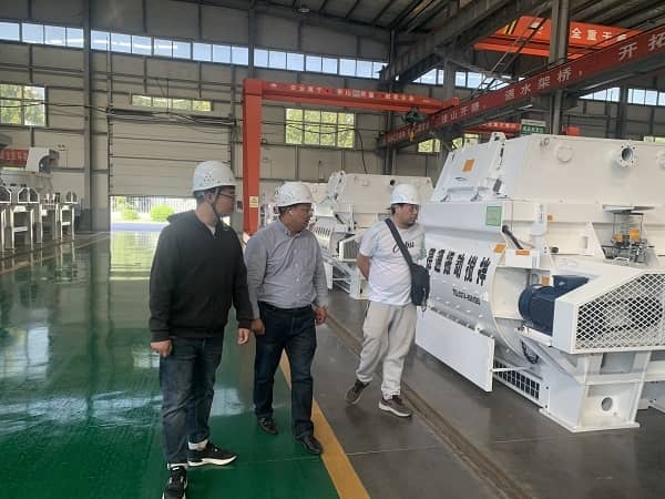 Welcome Southeast Asian customer to visit our company_2